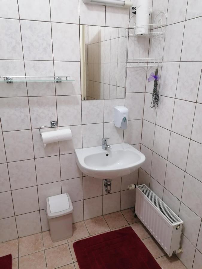 Centrum Etterem Es Panzio Hotel Őriszentpéter Bagian luar foto
