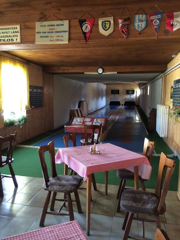 Centrum Etterem Es Panzio Hotel Őriszentpéter Bagian luar foto